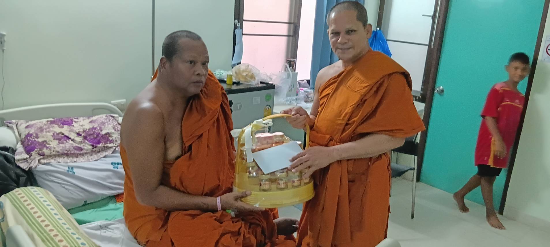 มอบสวัสดิาร